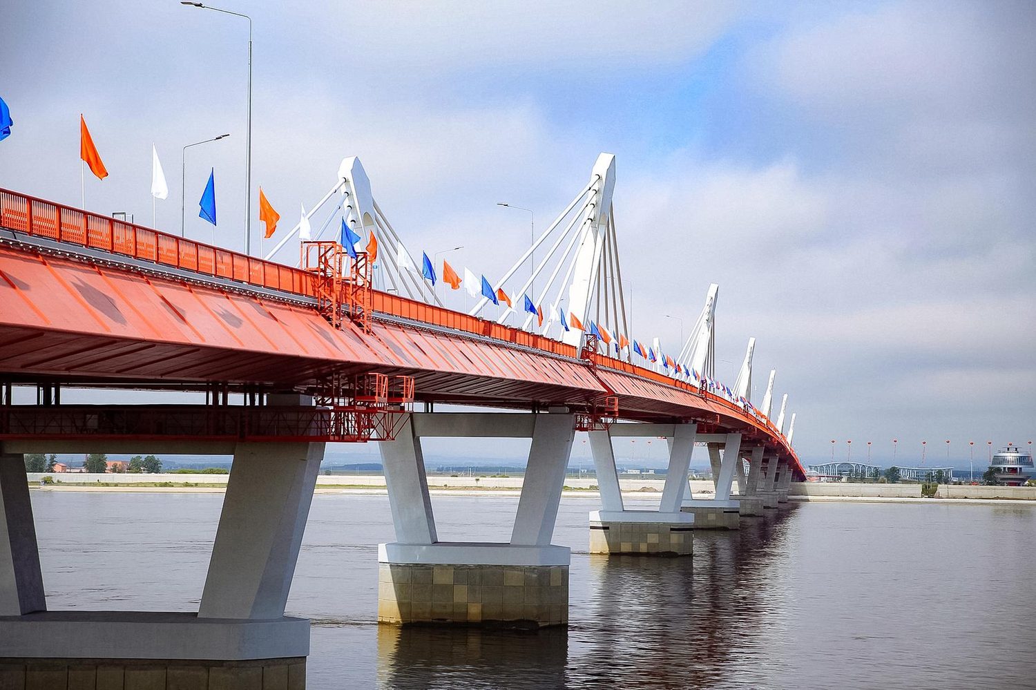 Автомобильный мост Благовещенск — Хэйхэ через Амур